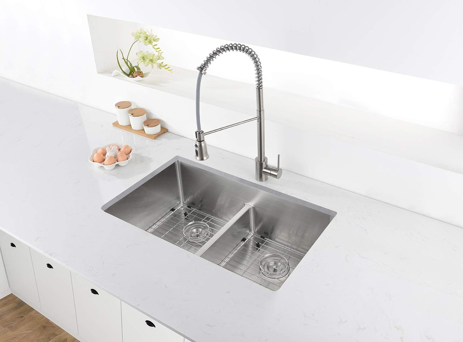 Ruvati 32-inch Low-Divide Undermount 50/50 Double Bowl 16 Gauge Rounded Corners Stainless Steel Kitchen Sink – RVH7411