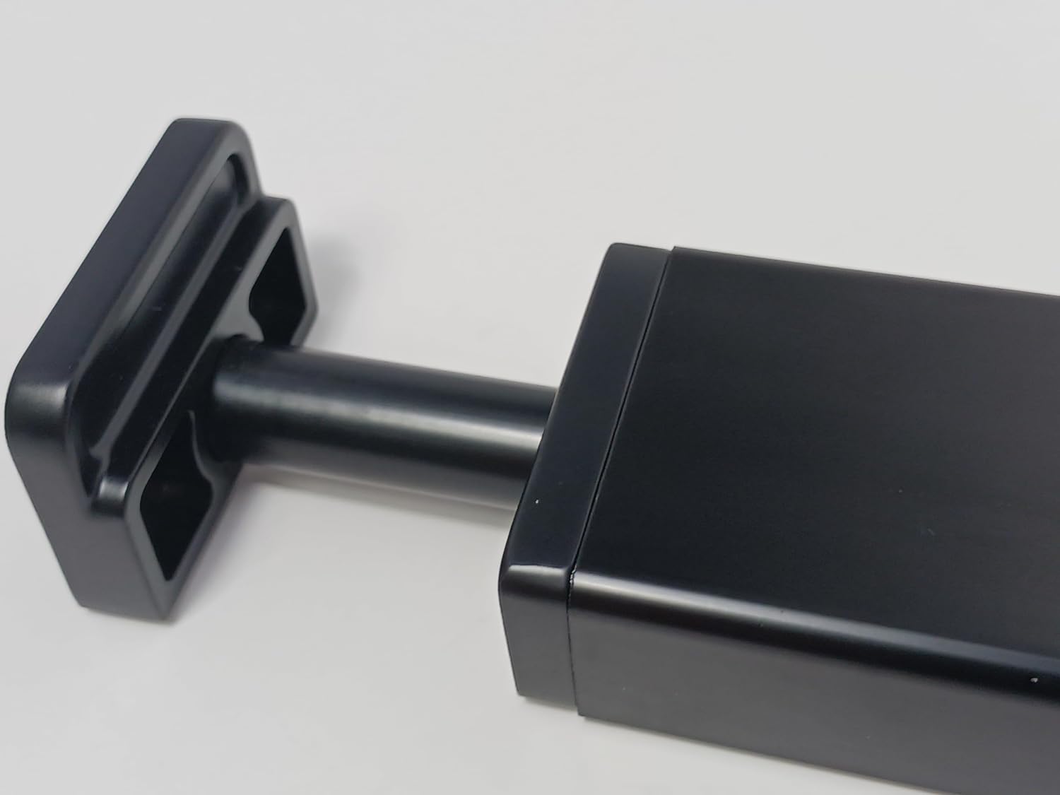 Richelieu Designer Wardrobe Reversible Closet Valet Rod with 8.5 Inch Pullout Extension - KI Home